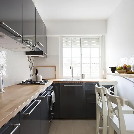 Apartment Lapa Terrace Apartment | Rentexperience Lissabon
